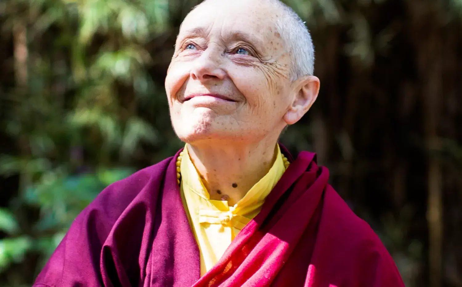 Es monja, vivió 12 años en una cueva y ahora revoluciona el mundo 