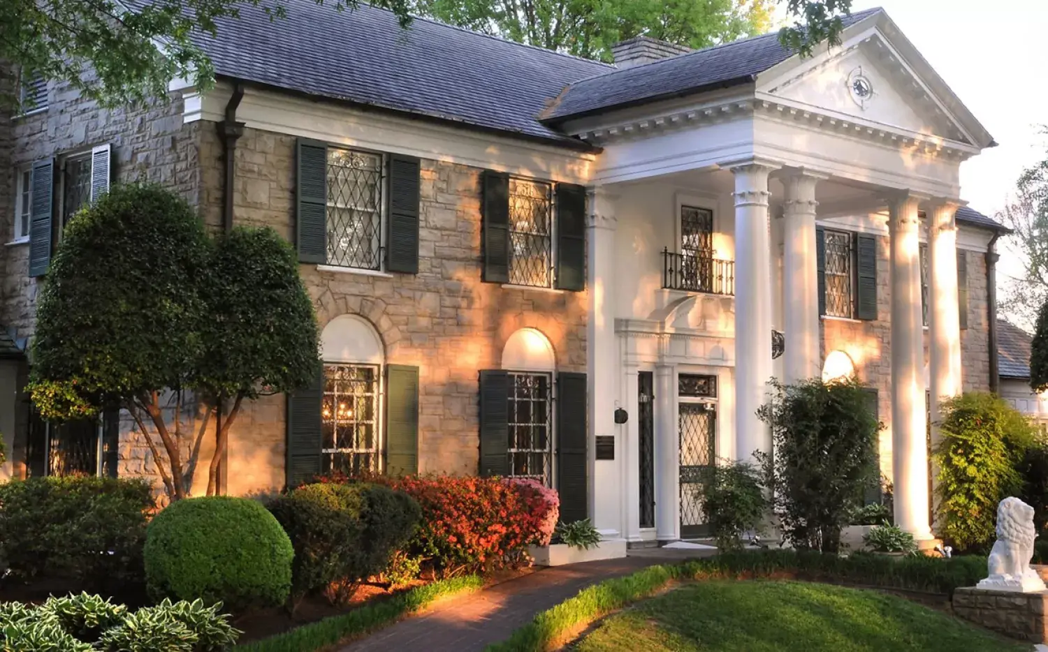 Un recorrido por Graceland, la excéntrica mansión de Elvis Presley