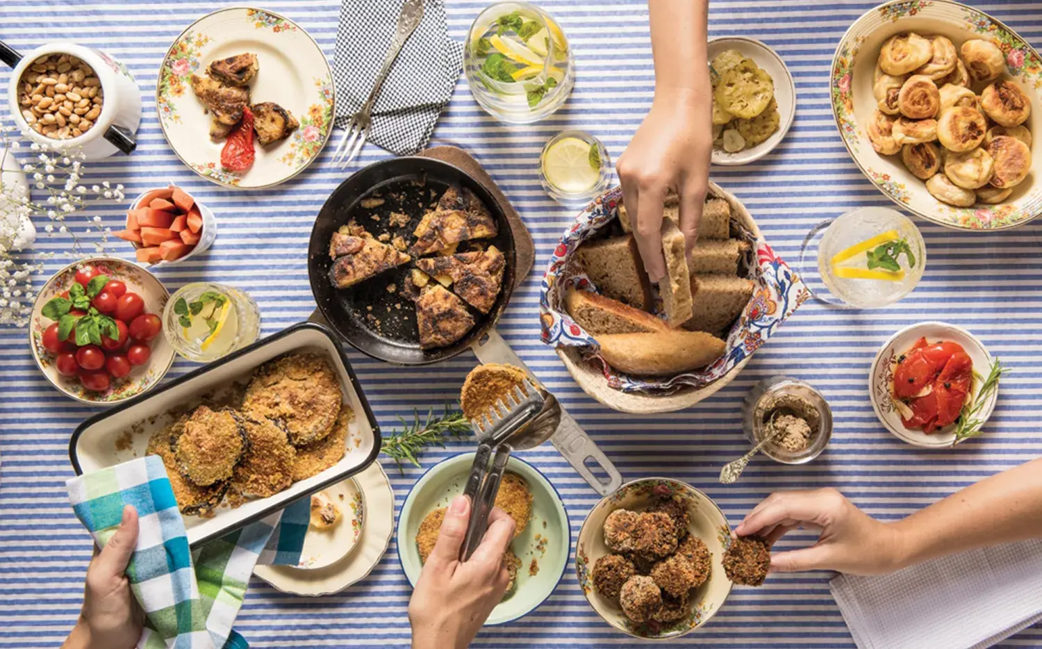 Hermanas veganas. Cocinan saludable, libre de crueldad animal y ¡riquísimo! Hermanas veganas. Cocinan saludable, libre de crueldad animal y ¡riquísimo!