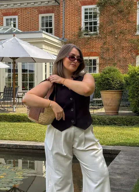 Calor en Buenos Aires: los mejores looks para ir a la oficina con colores neutros y prendas frescas