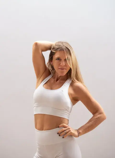 Del body checking al body listening: la práctica simple que reduce la ansiedad y mejora tu relación con el cuerpo